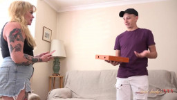 Kitty Dickens - Has Better Than Cash For The Pizza Boy 10 09 2025